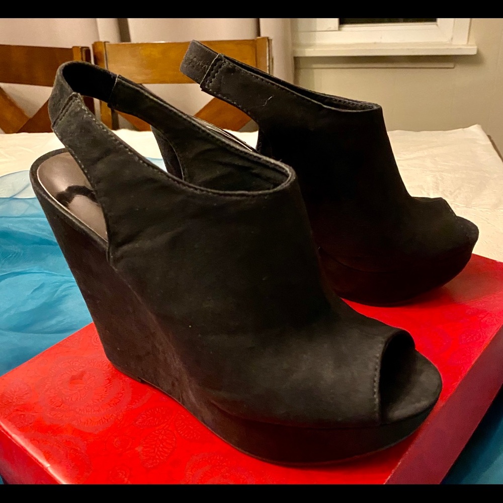 Carlos Santana Peep Toe Wedges